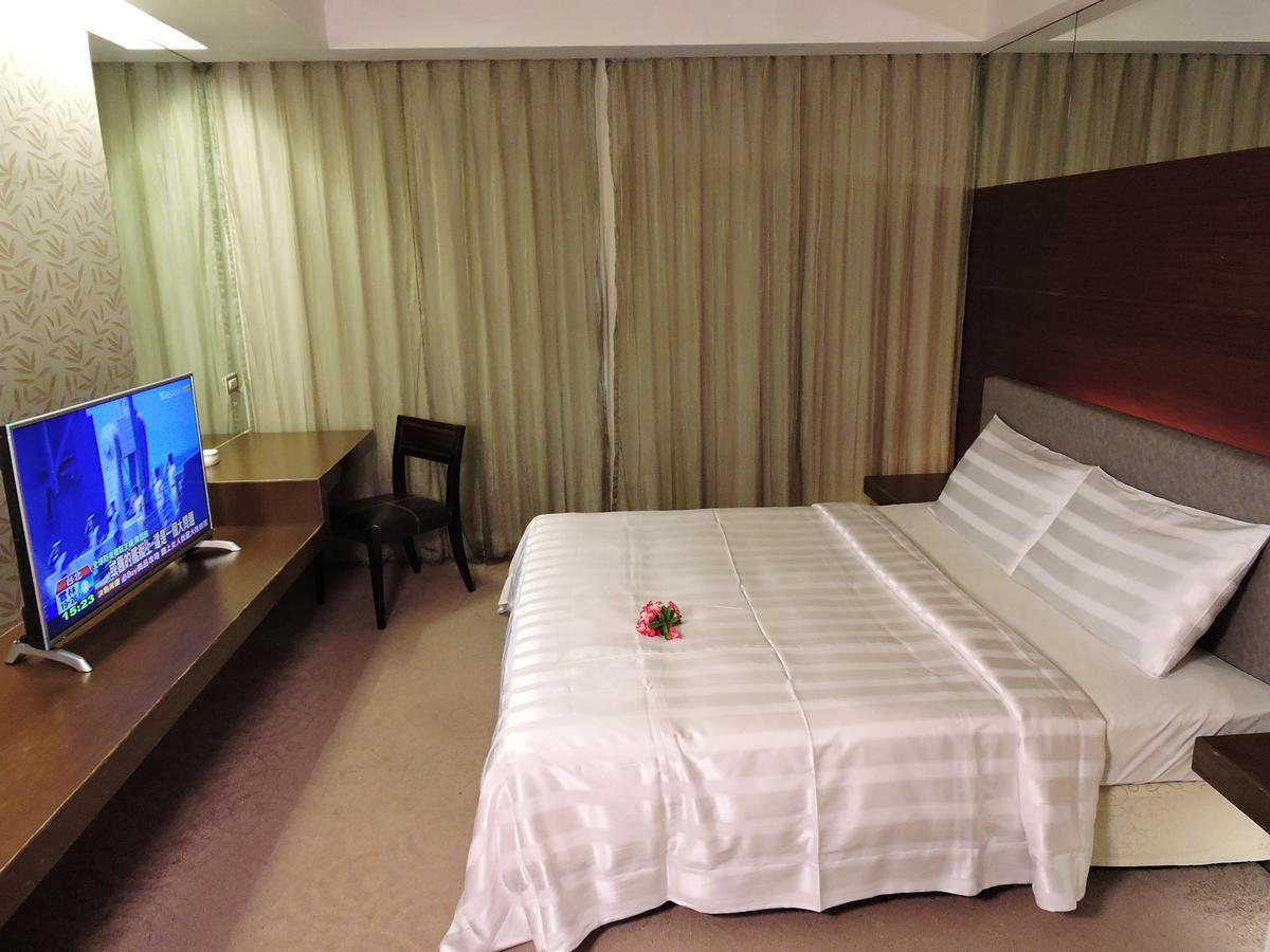 טאינאן Edinburgh Motel מראה חיצוני תמונה